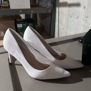 Women's Classic Pointed Toe Pumps - White